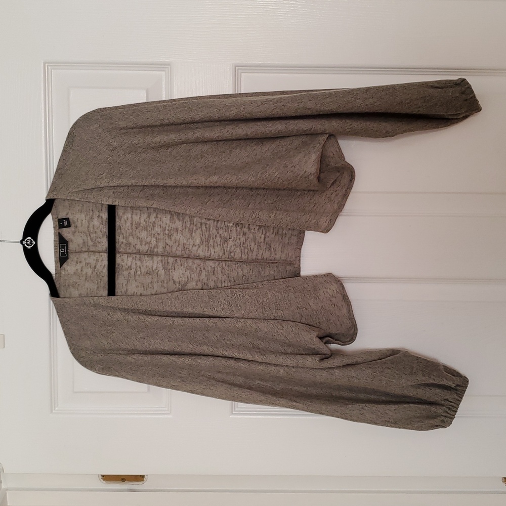 G BY GIULIANA olive green open front sheer shrug w/ long elastic cuff sleeves.